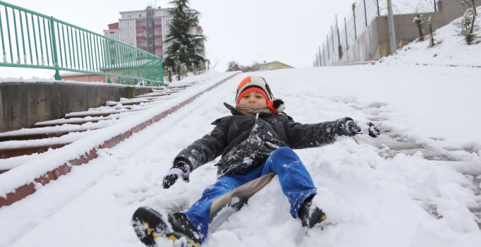 Gölpazarı'nda okullar 1 gün daha tatil edildi