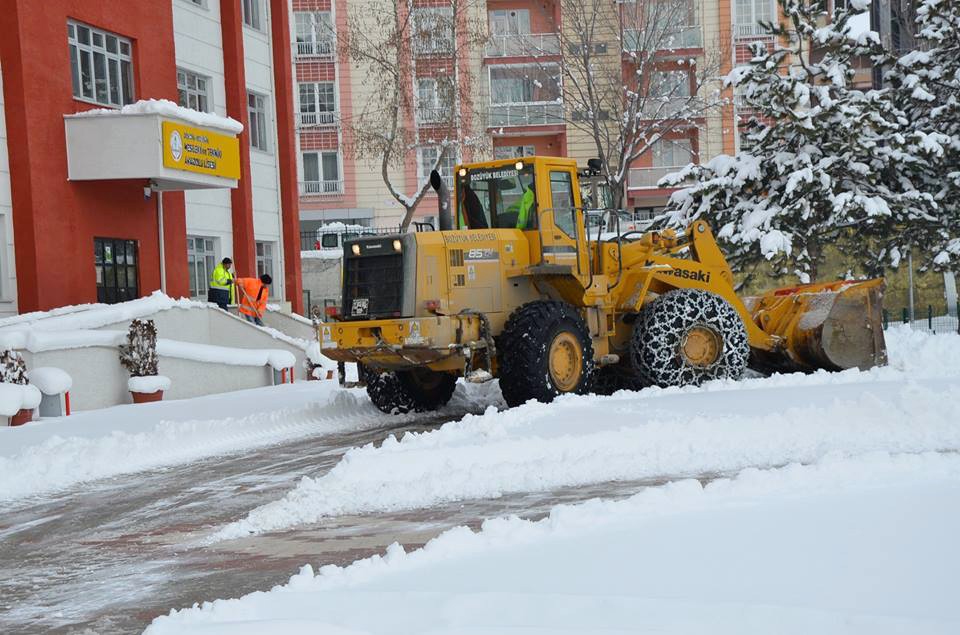 Bozüyük'te okullar pazartesi gününe hazır