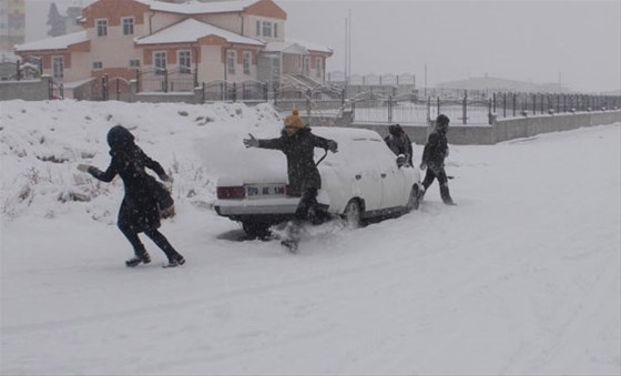 Sincik'te okullar 1 gün tatil edildi