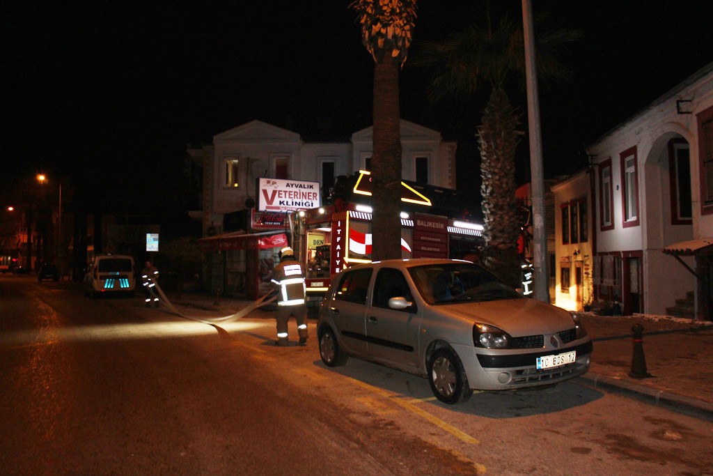 Ayvalık’ta yangın korkuttu