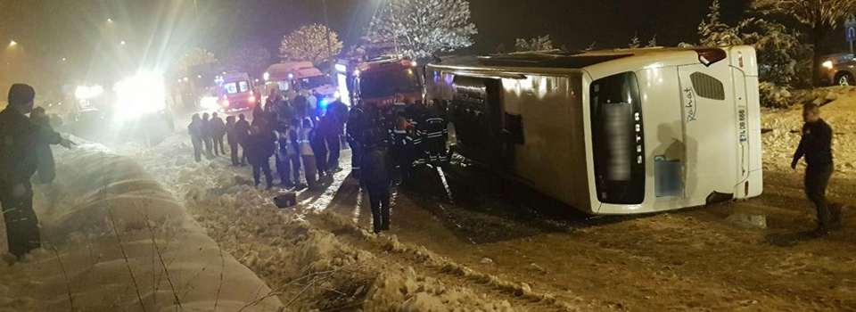 Yolcu otobüsü devrildi 2 ölü, 6 yaralı