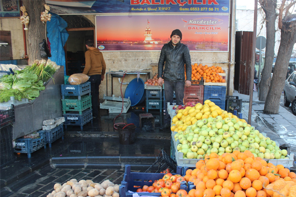 Soğuk havalar meyve sebze fiyatlarını attırdı