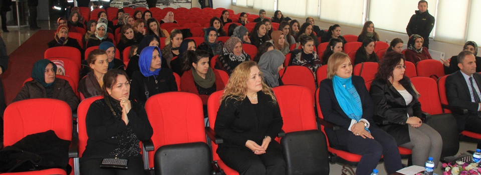 Hakkari’de “Kanserle Erken Mücadele” konferansı