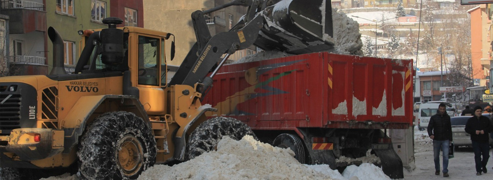 Hakkari’de kar temizleme çalışması