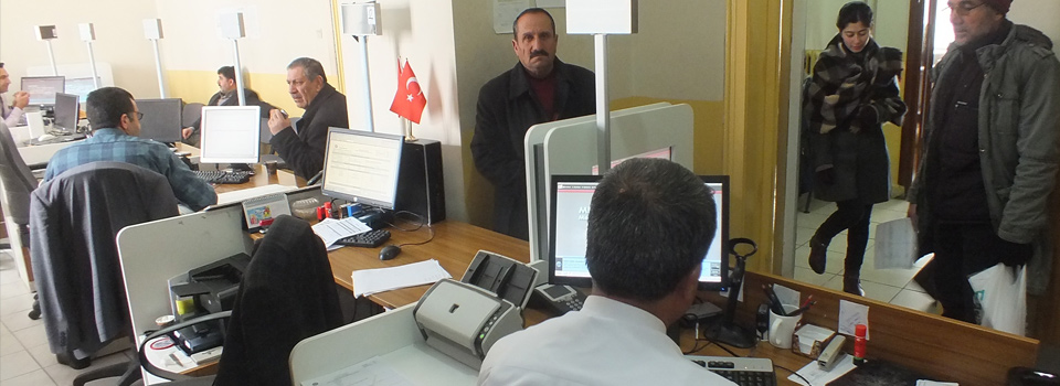 Yeni kimlik kartları için hafta sonu mesaisi