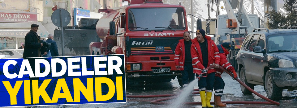 Hakkari’de cadde ve sokaklar yıkandı