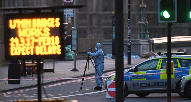 Londra’da 6 noktaya operasyon: 7 gözaltı