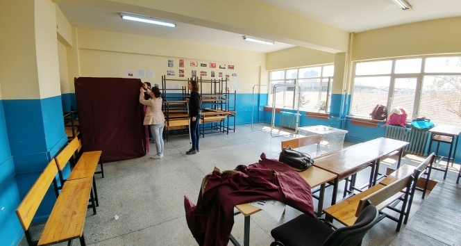 Referandum sandıkları kuruldu