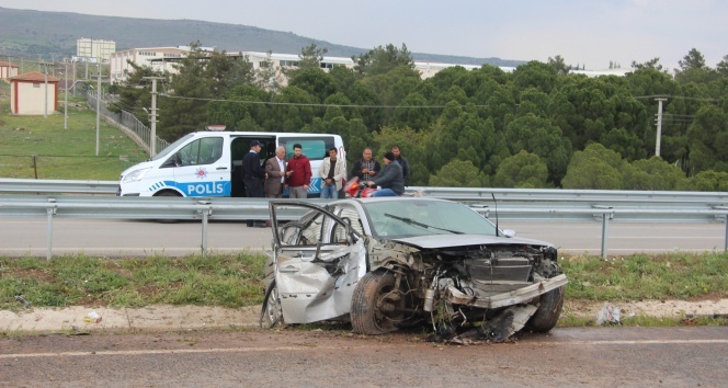 Trafik kazası: 1 ölü, 4 yaralı