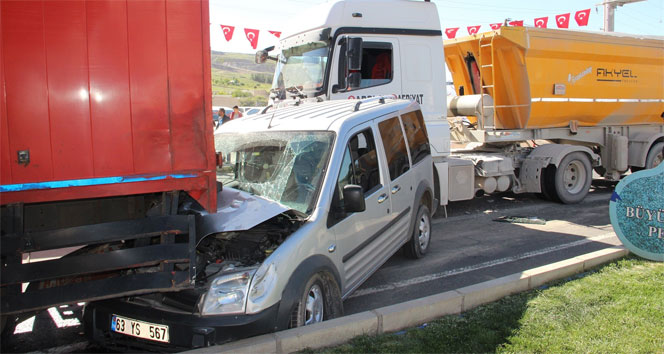 Zincirleme trafik kazası: 4 yaralı