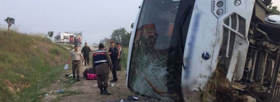 Trafik kazası meydana geldi, 17 yaralı