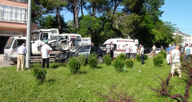 Trafik kazası: 1 ölü, 9 yaralı