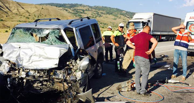 Erzincan'da trafik kazası: 4 ölü, 5 yaralı