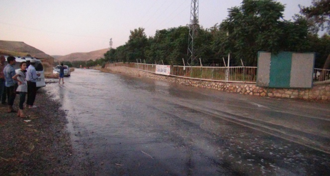 Mardin’de içme suyu şebekesi patladı