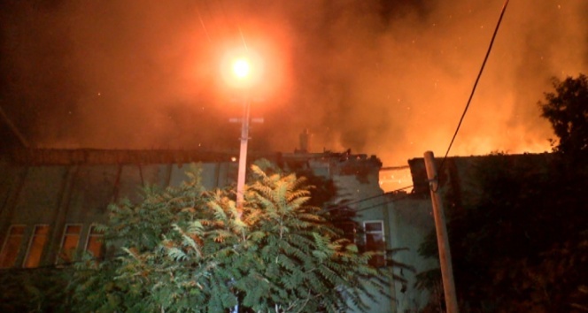 Boş binada çıkan yangın 2 saatte söndürüldü