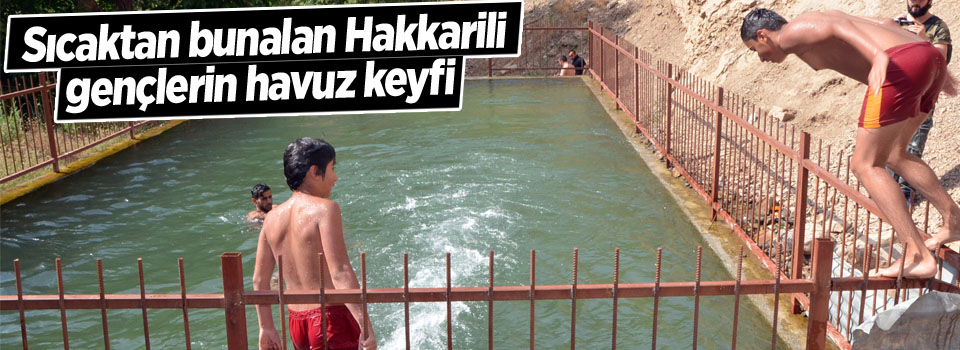 Sıcaktan bunalan Hakkarili gençlerin havuz keyfi