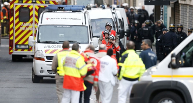 Paris’te saldırı: 6 yaralı