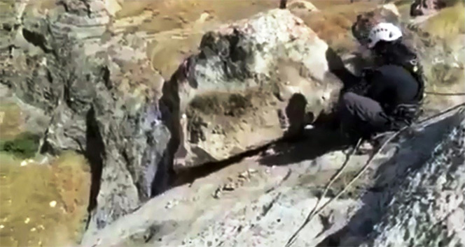 Hasankeyf’te riskli kayalar yıkılıyor
