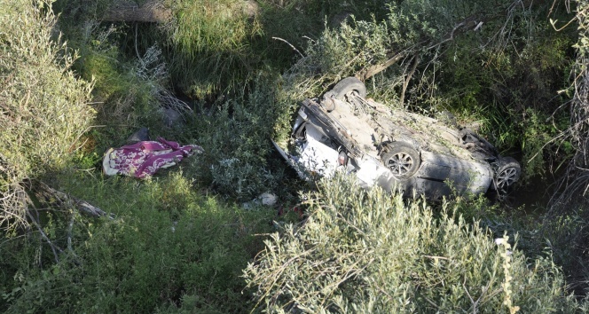 Otomobil 20 metrelik uçuruma yuvarlandı: 1 ölü 2 yaralı