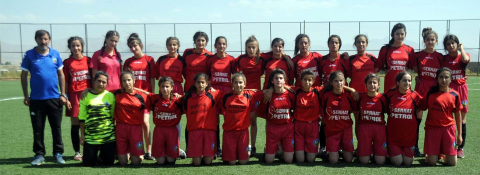 Yüksekova'da Kadın Futbol Takımı Kuruldu