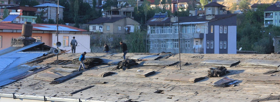 Hakkari’de çatı onarımları hız kazandı