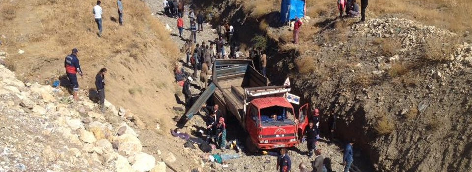 Yüksekova'da kaza: Çok sayıda yaralı var