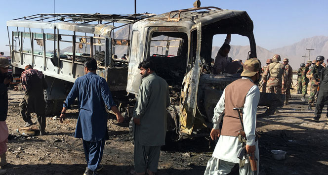 Pakistan'da bombalı saldırı: 6 ölü