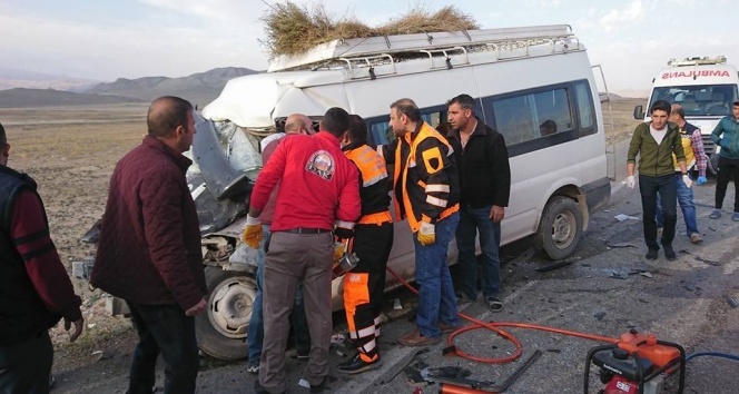 Doğubayazıt’ta trafik kazası: 1 ölü, 8 yaralı