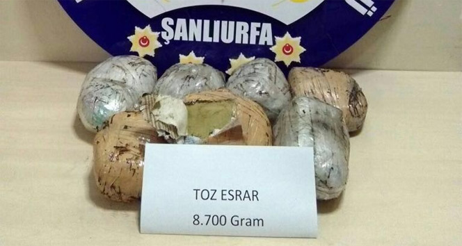 Yedek lastikten 8 kilo 700 gram esrar çıktı