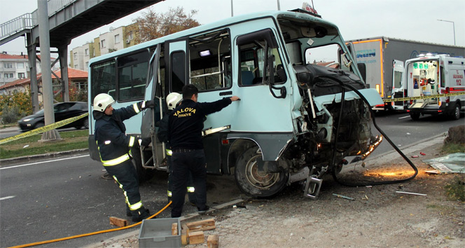 Yolcu minibüsü kaza yaptı: 1 ölü, 2 yaralı