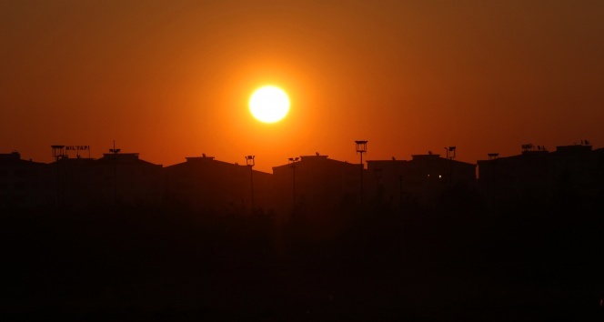Diyarbakır'da güneşin doğuşu büyüledi