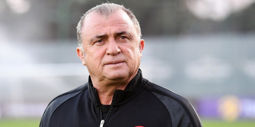 Fatih Terim imzayı atıyor