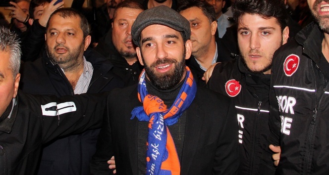 Arda Turan İstanbul'a geldi!