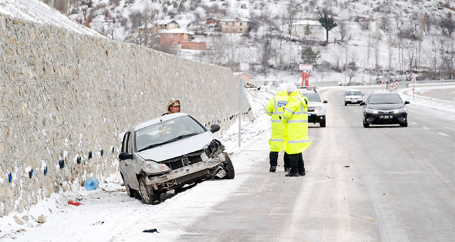 Buzlanma kazalara yol açtı: 5 yaralı