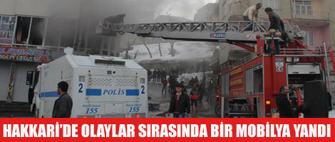 Hakkari'de Olaylar Sırasında Bir Mobilya Yandı