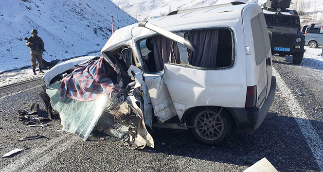 Muş'ta feci kaza: 2 ölü, 4 yaralı