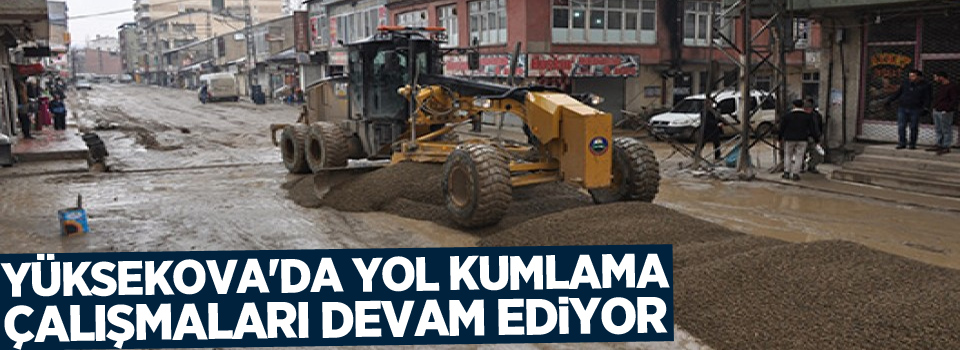 Yüksekova'da Yol Kumlama Çalışmaları Devam Ediyor