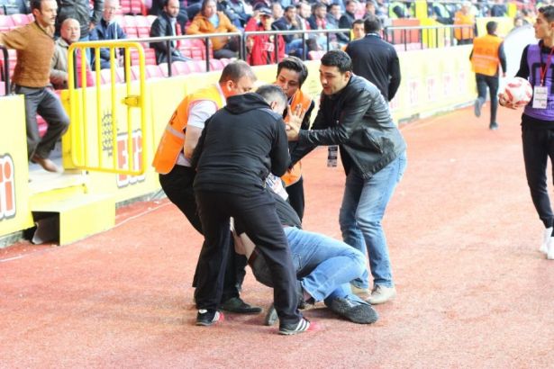 Yönetici maç sırasında kalp krizi geçirdi