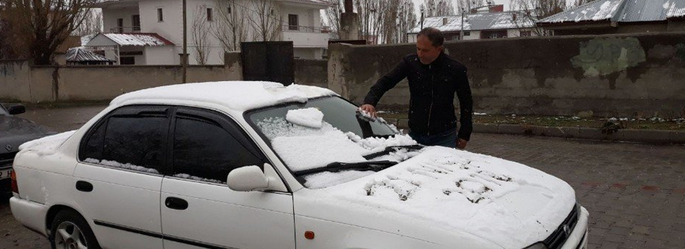 Van’da Nisan ayında kar yağışı