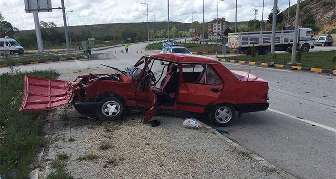 İki otomobil çarpıştı: 1 ölü, 3 yaralı