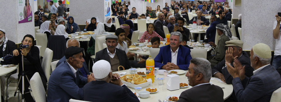 Yüksekova’da HDP’den iftar yemeği