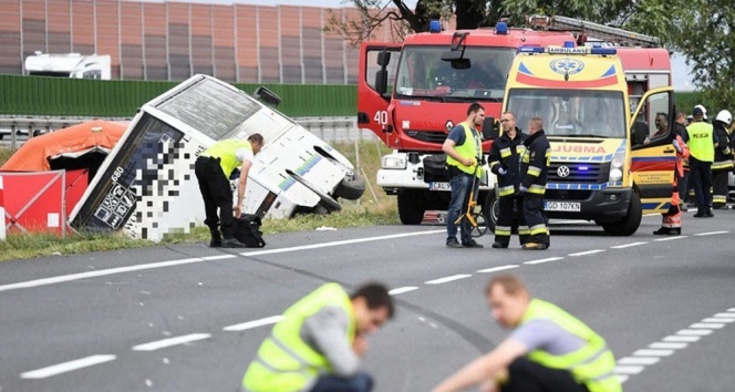 Polonya’da feci kaza: 2 ölü, 27 yaralı