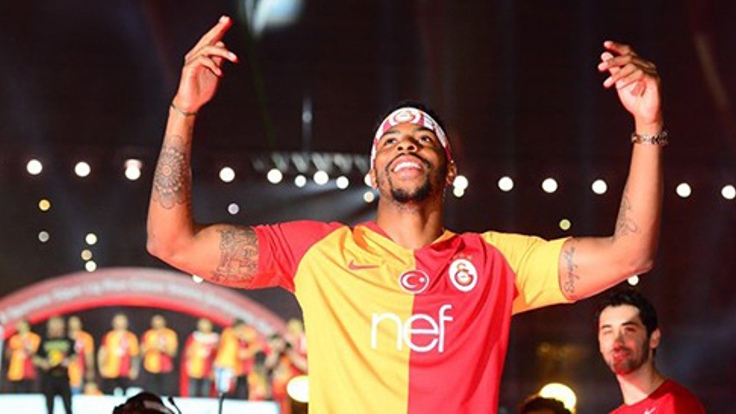 Galatasaray, Donk'un sözleşmesini uzattı