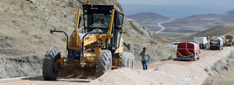 Van’da yol asfaltlama çalışması