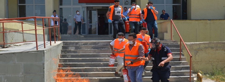 Yüksekova'da gerçeği aratmayan yangın tatbikatı