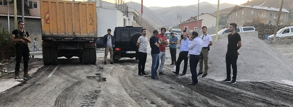Hakkari'deki mahalleler sıcak asfalta kavuşuyor