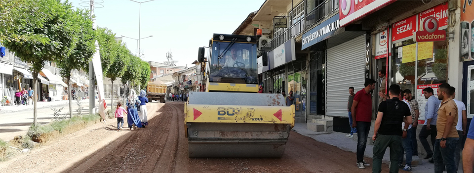 Şemdinli'de sıcak asfalt çalışması