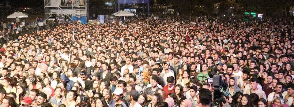 Festivalin ilk gününde 20 bin kişi katıldı