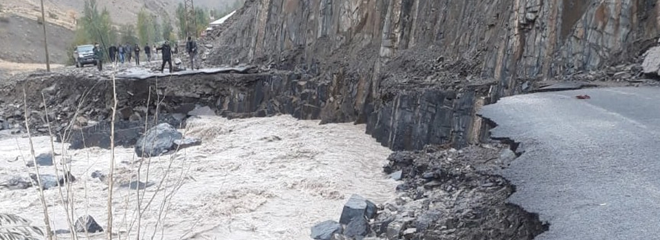 Hakkari'de sel: 6 işçi mahsur kaldı