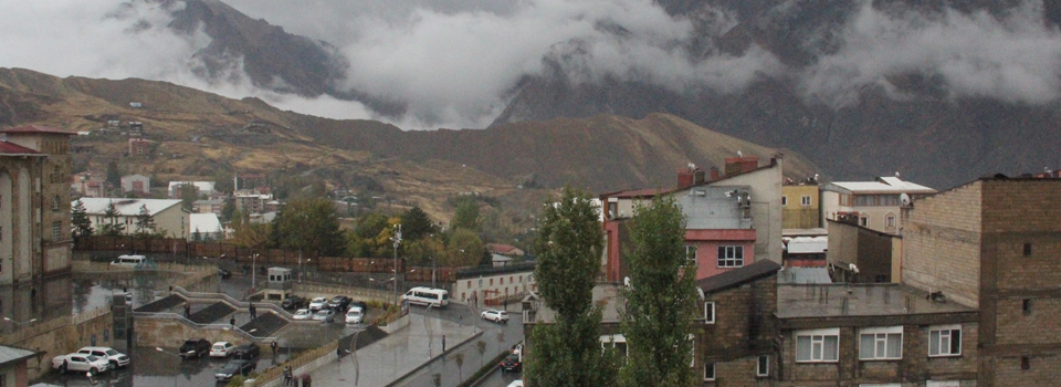 Hakkari Sümbül dağı zirvesine kar yağdı